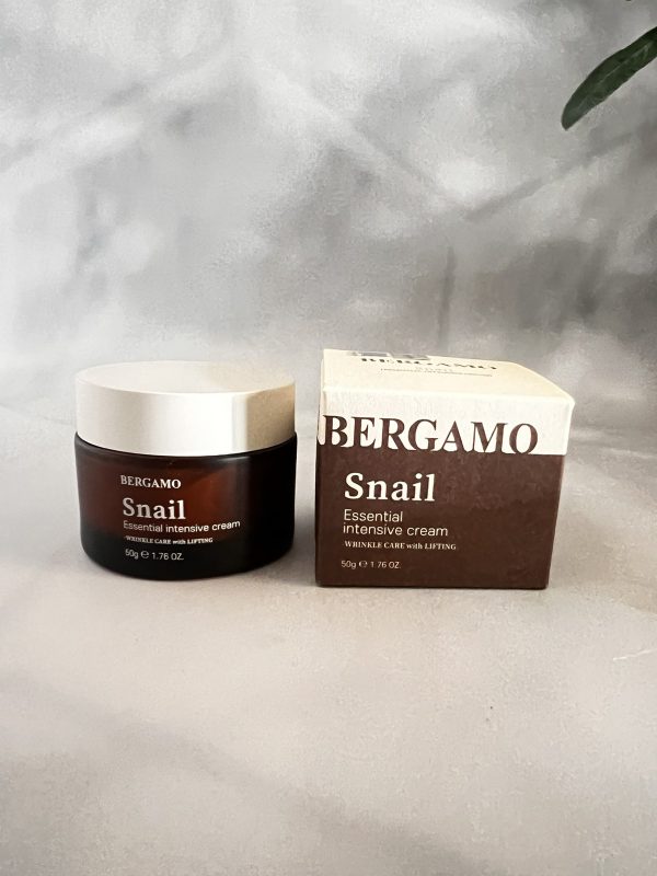 Крем для обличчя з муцином равлика Bergamo Snail Essential Intensive Cream 50g