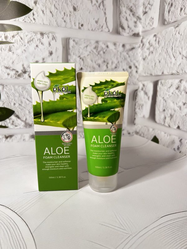 Пінка для вмивання обличчя Ekel Ultra Moisture Foam Cleancer Aloe 100мл