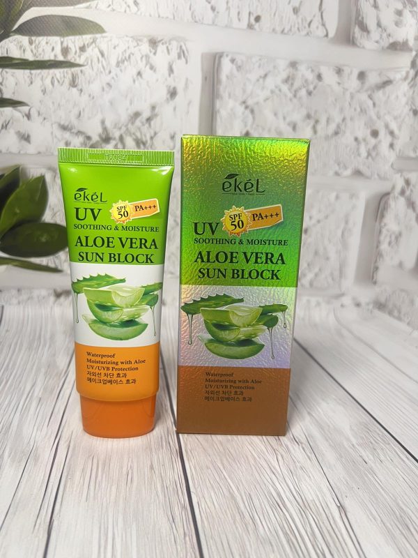 Сонцезахисний крем Ekel Soothing Moisture Aloe Vera Sun Block з алоє 70мл