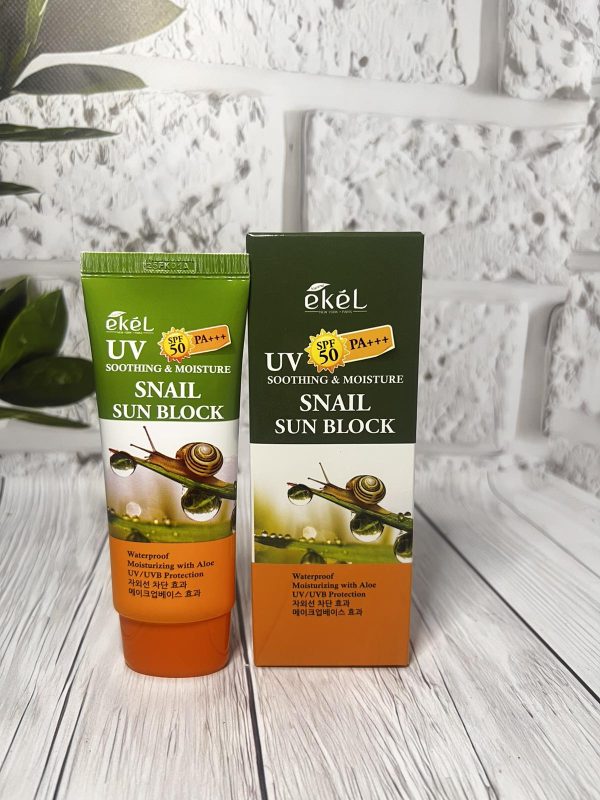 Сонцезахисний крем Ekel Soothing Moisture Snail Sun Block з муцином равлика 70мл