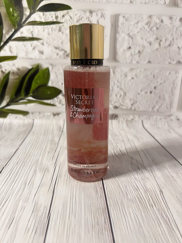 Спрей для тіла Victoria’s Secret Strawberres & Champagne 250 мл