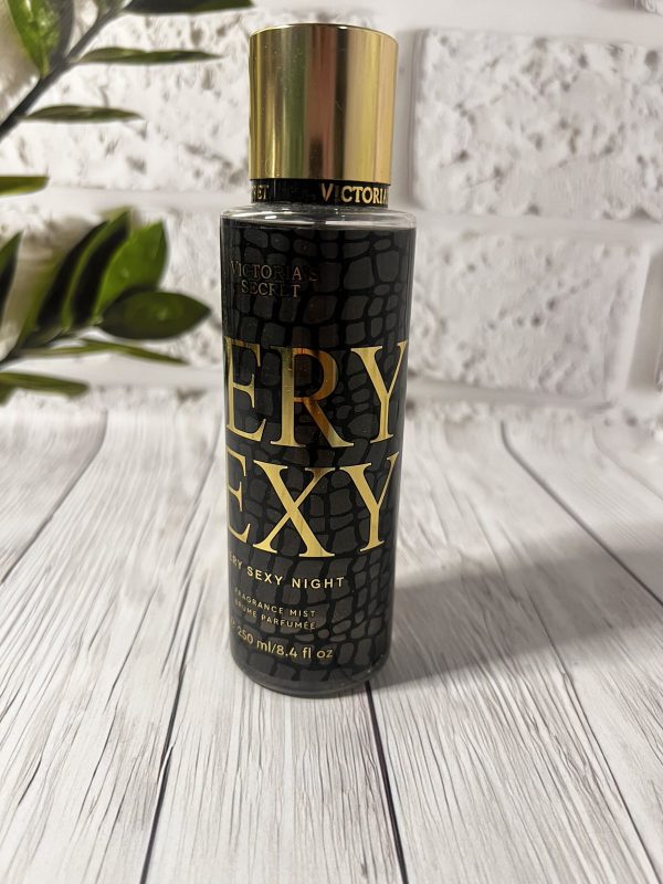 Спрей для тіла Victoria`s Secret Very Sexy Night 250 мл